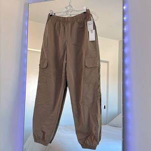 Good American Shine Boyfriend Cargo Pants in Putty